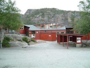 Loddefjord skule frå 1974. Foto: Lena S. Kirkebø