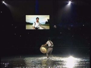 Trommeduell under opningsseremonien for Athen-2004. 