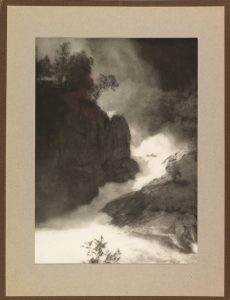 Ralph L. Wilson, Bilete av foss, udatert. Billedsamlingen, Universitetet i Bergen                                          