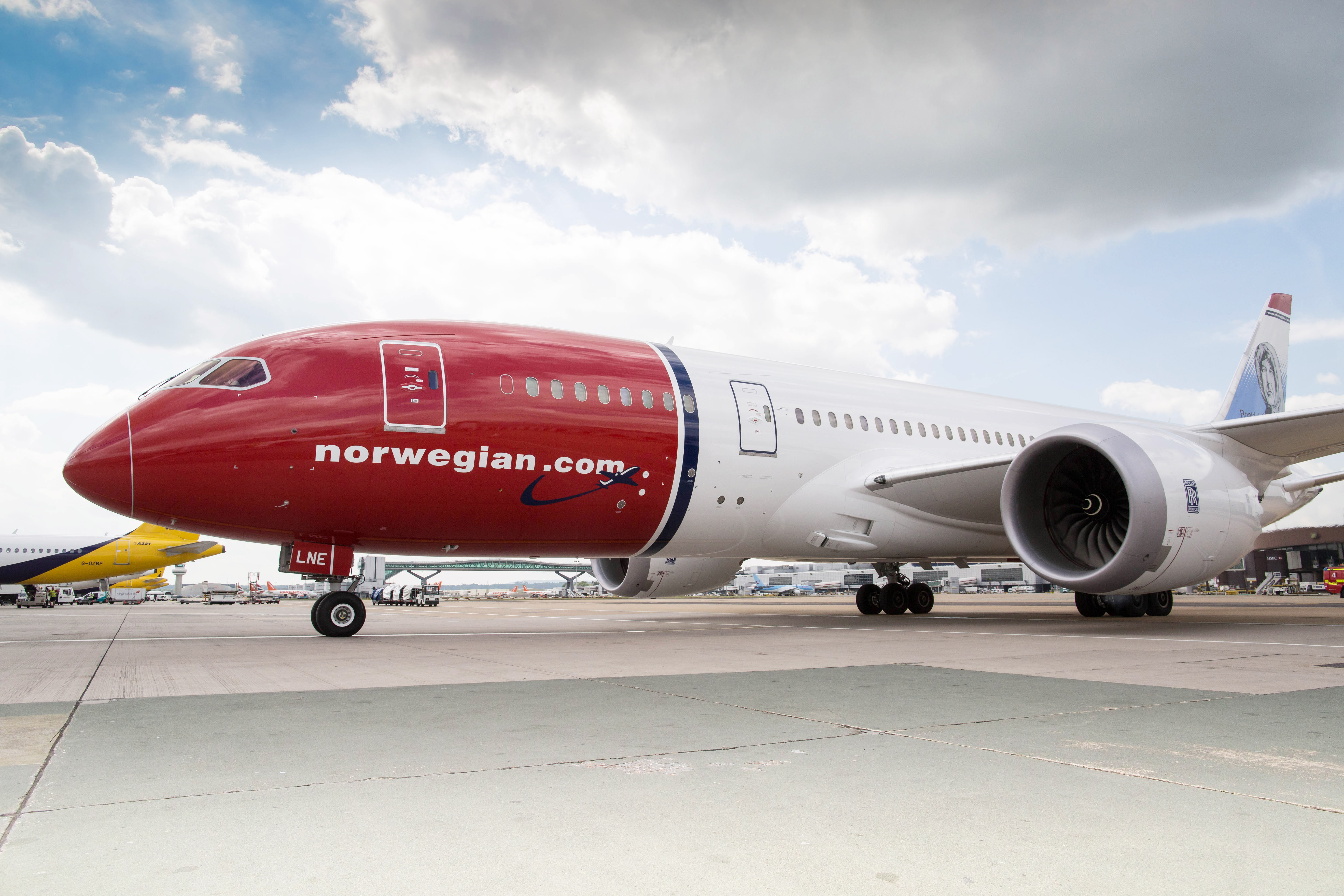 Caseanalyse viser at Norwegian og Vietnam Airlines ofte hรฅndterer forsinkelser med samme responsstrategi. Hva selskapene sier er imidlertid ulikt Foto: Steve Bates / Norwegian