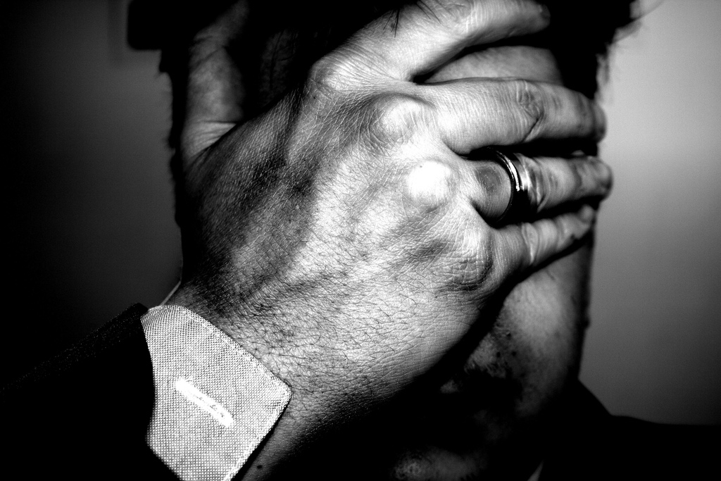 Tradisjonelle forestillinger om kjønn gjør at terskelen for å søke hjelp på krisesentre er høyere for menn. FOTO: bruckerrlb / FLICKR Creative Commons