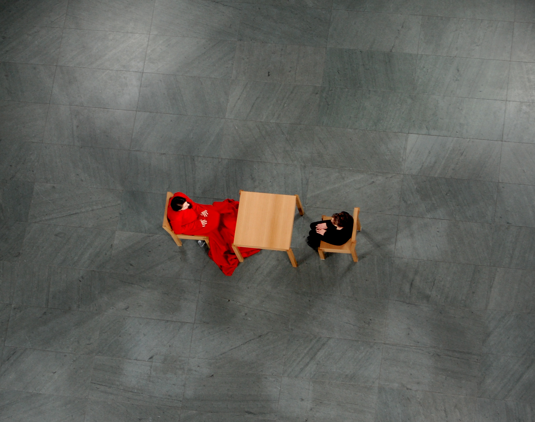 Performancekunstneren er sitt eget verk. Her fra Marina Abramovic' "The artist is present". Foto: Flickr/Andrew Russeth